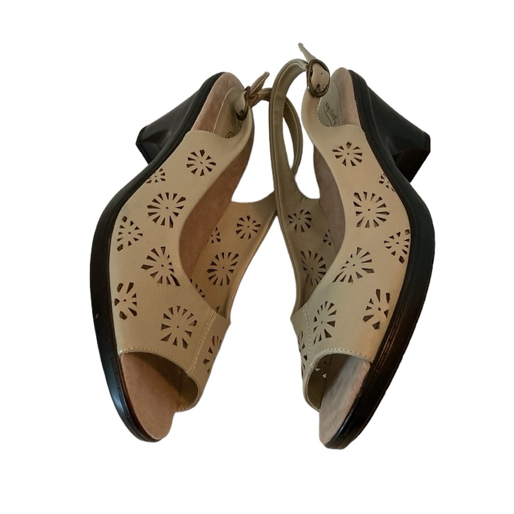 Easy Street NWT, perforated wedge sandals, Beige, size 11